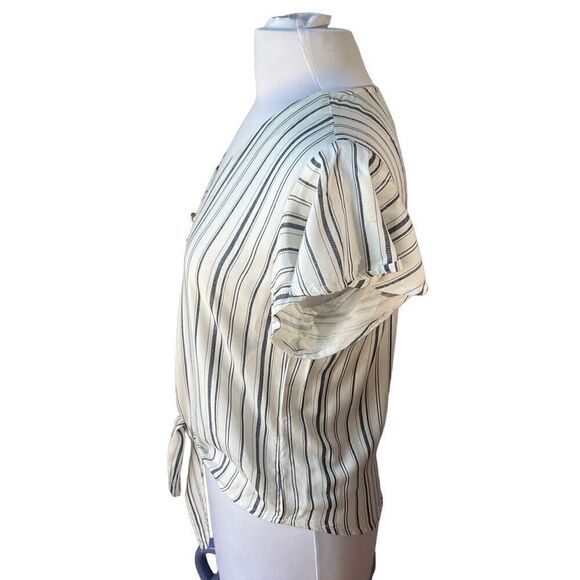 Sim and Sam NWT Tie Waist Flutter Sleeve Button Up, Large. Ivory, Navy coastal - Picture 5 of 16